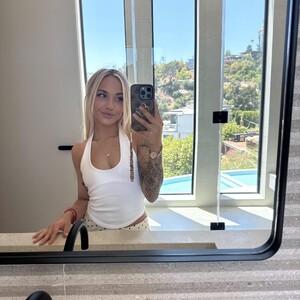 Hotangelalli Young webcam from Romania